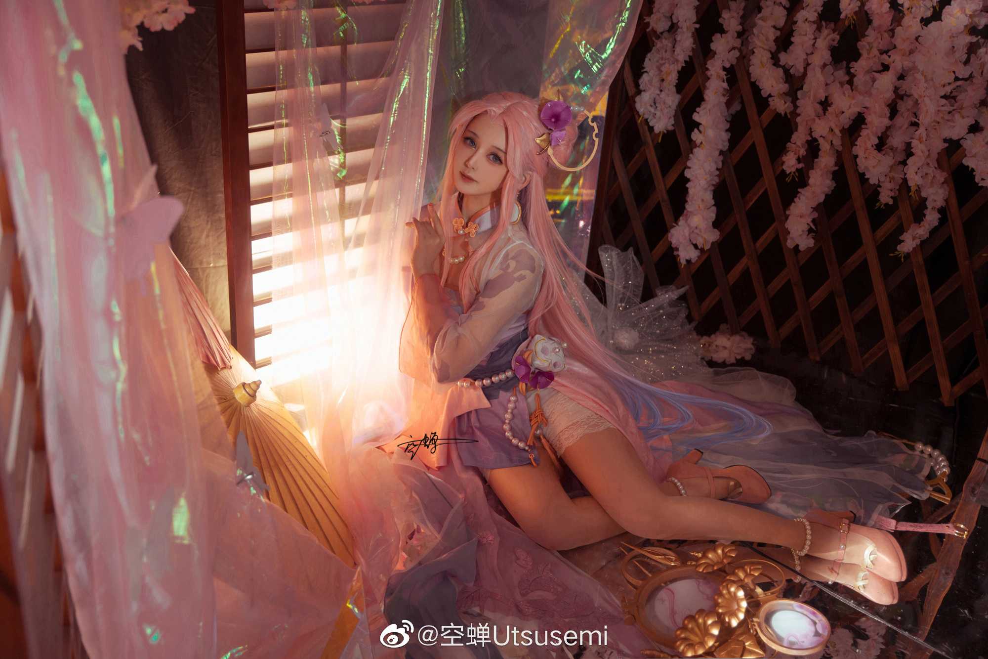 七月初七，夜悬长丝，投针验巧，明月照看