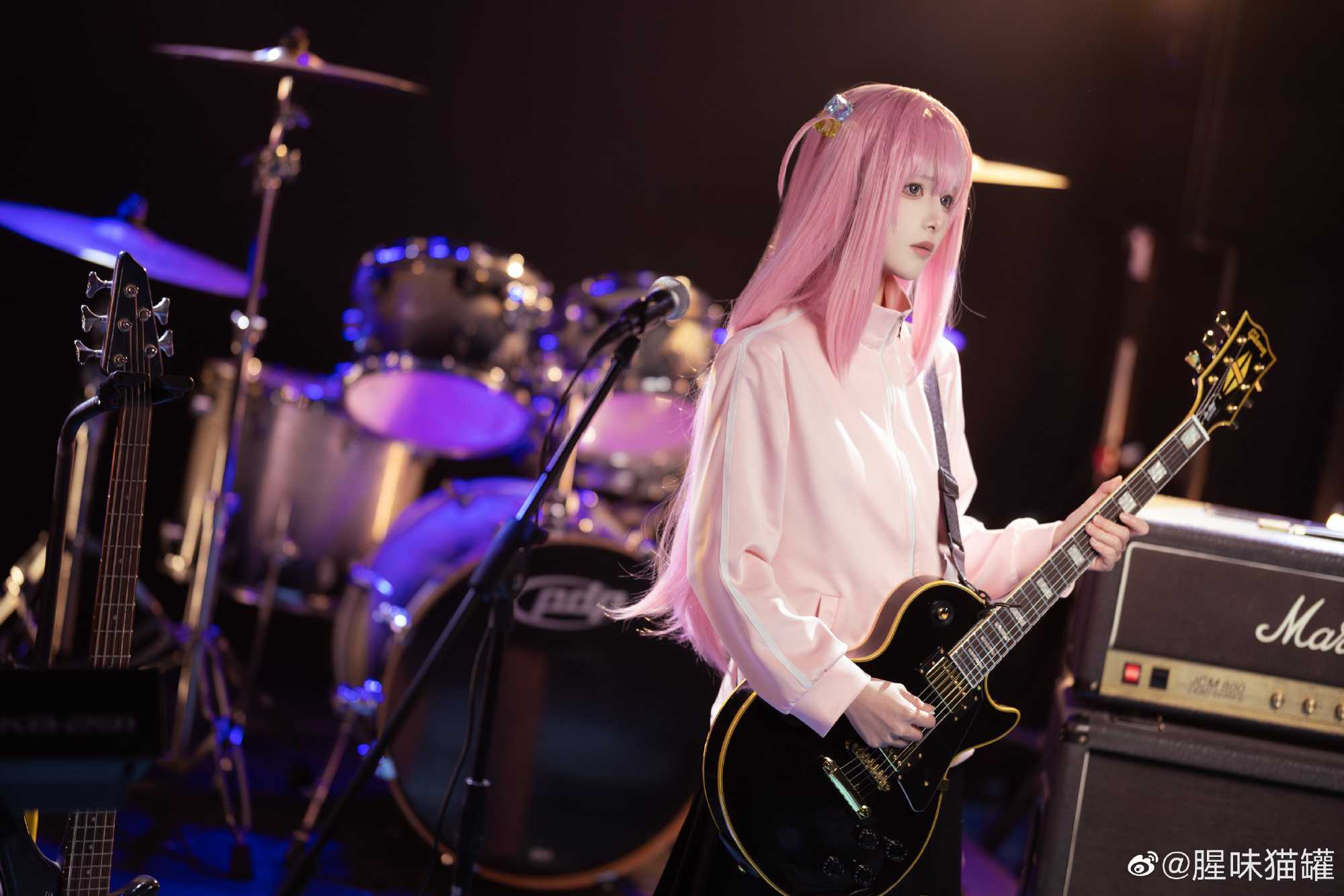 孤独摇滚 乐团相册里的波奇酱